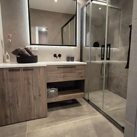 Appartement Luxurious Almond Apartment, Self Check-in 24h, Free Parking, Air-conditioning *