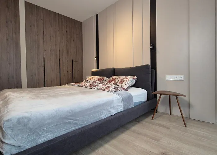Luxurious Almond Apartment, Self Check-in 24h, Free Parking, Air-conditioning Apartament *