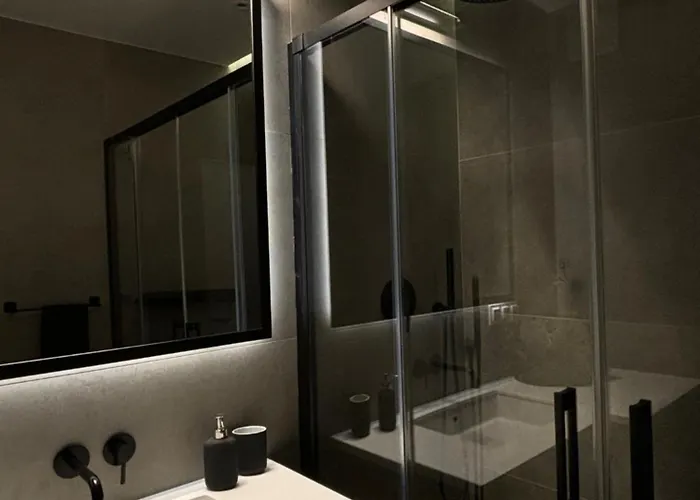 Luxurious Almond Apartment, Self Check-in 24h, Free Parking, Air-conditioning Apartament *