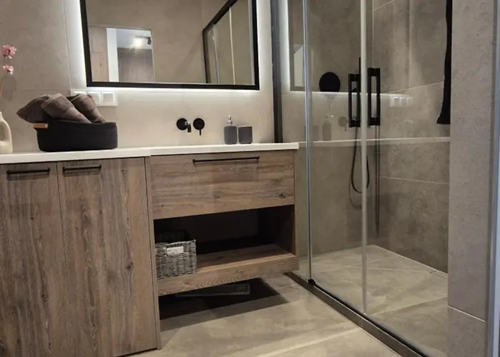 Luxurious Almond Apartment, Self Check-in 24h, Free Parking, Air-conditioning דירה